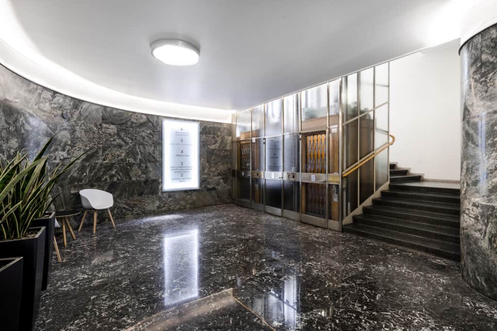 Kalevankatu 6 hissiaula Vuokrattavat toimitilat Helsinki